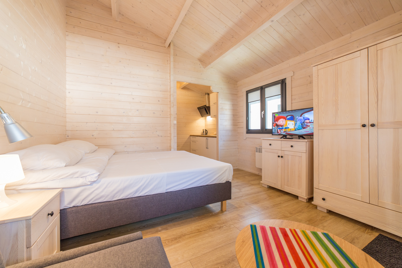 SEMI-DETACHED COTTAGE ROOM